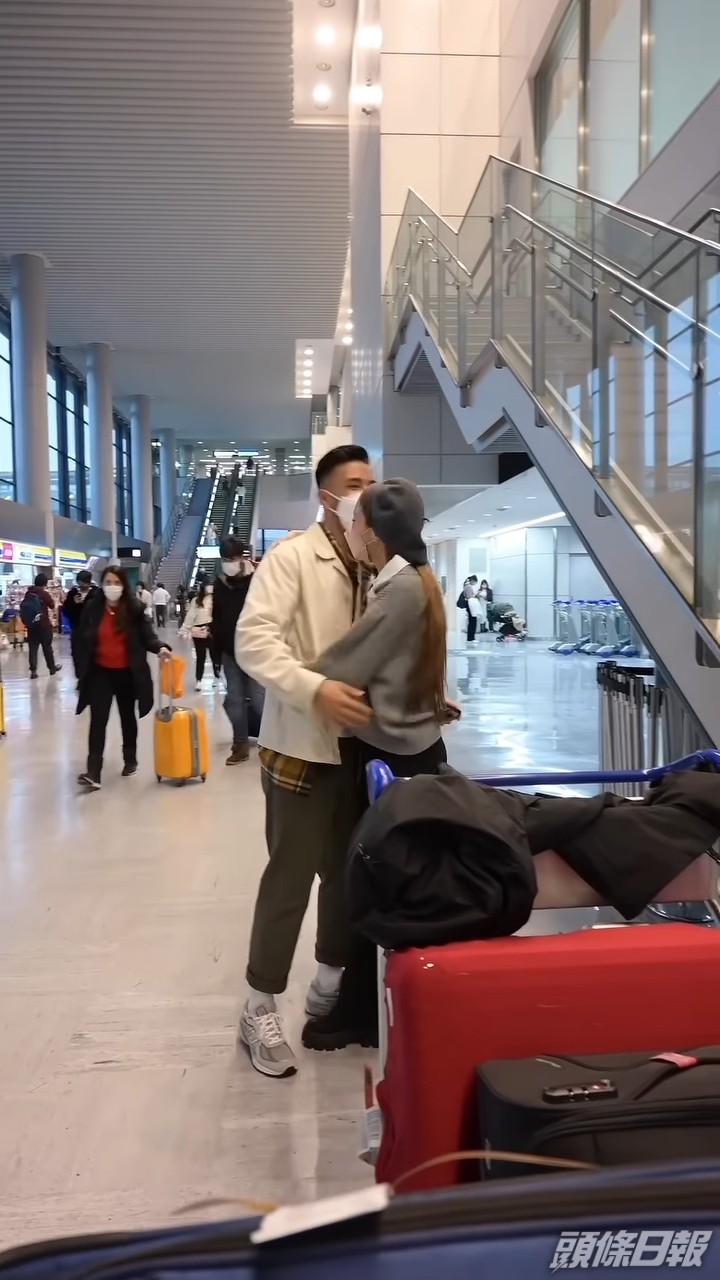 陳凱琳早前約孖生弟弟Derek去東京玩。